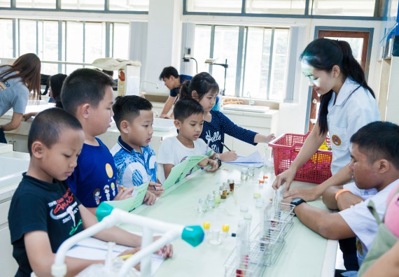 ภาพกิจกรรม คณะวิทยาศาสตร์และเทคโนโลยี จัดกิจกรรมค่ายวิทยาศาสตร์โรงเรียนอนุบาลกำแพงเพชร