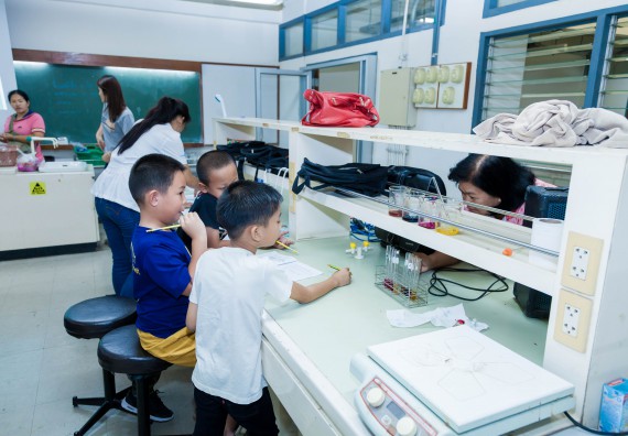 ภาพกิจกรรม คณะวิทยาศาสตร์และเทคโนโลยี จัดกิจกรรมค่ายวิทยาศาสตร์โรงเรียนอนุบาลกำแพงเพชร