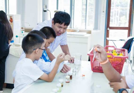 ภาพกิจกรรม คณะวิทยาศาสตร์และเทคโนโลยี จัดกิจกรรมค่ายวิทยาศาสตร์โรงเรียนอนุบาลกำแพงเพชร