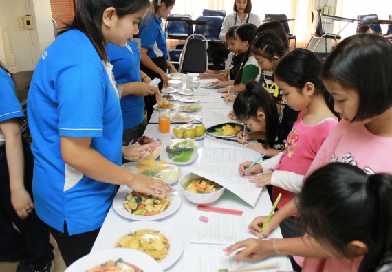 ภาพกิจกรรม คณะวิทยาศาสตร์และเทคโนโลยี จัดกิจกรรมค่ายวิทยาศาสตร์โรงเรียนอนุบาลกำแพงเพชร