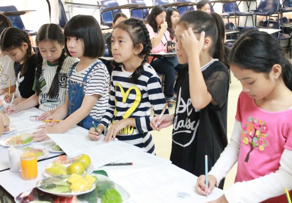 ภาพกิจกรรม คณะวิทยาศาสตร์และเทคโนโลยี จัดกิจกรรมค่ายวิทยาศาสตร์โรงเรียนอนุบาลกำแพงเพชร