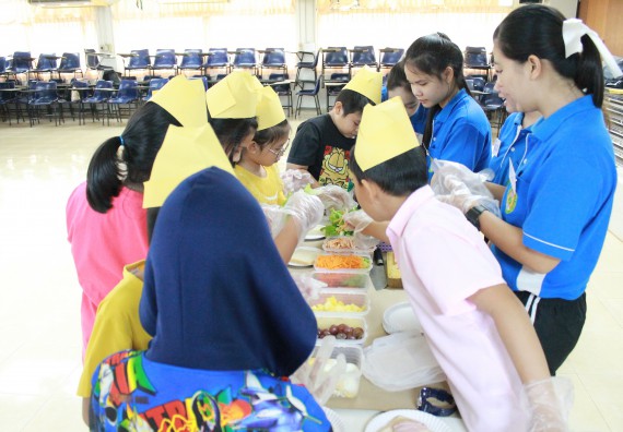 ภาพกิจกรรม คณะวิทยาศาสตร์และเทคโนโลยี จัดกิจกรรมค่ายวิทยาศาสตร์โรงเรียนอนุบาลกำแพงเพชร