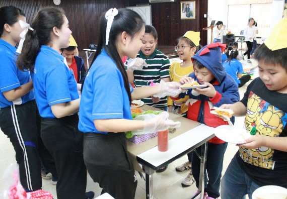 ภาพกิจกรรม คณะวิทยาศาสตร์และเทคโนโลยี จัดกิจกรรมค่ายวิทยาศาสตร์โรงเรียนอนุบาลกำแพงเพชร