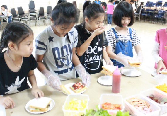 ภาพกิจกรรม คณะวิทยาศาสตร์และเทคโนโลยี จัดกิจกรรมค่ายวิทยาศาสตร์โรงเรียนอนุบาลกำแพงเพชร