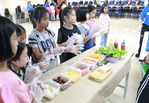 ภาพกิจกรรม คณะวิทยาศาสตร์และเทคโนโลยี จัดกิจกรรมค่ายวิทยาศาสตร์โรงเรียนอนุบาลกำแพงเพชร