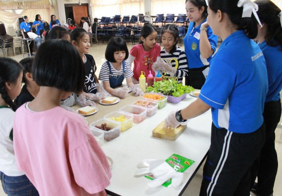 ภาพกิจกรรม คณะวิทยาศาสตร์และเทคโนโลยี จัดกิจกรรมค่ายวิทยาศาสตร์โรงเรียนอนุบาลกำแพงเพชร