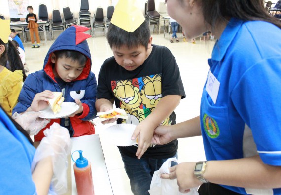 ภาพกิจกรรม คณะวิทยาศาสตร์และเทคโนโลยี จัดกิจกรรมค่ายวิทยาศาสตร์โรงเรียนอนุบาลกำแพงเพชร