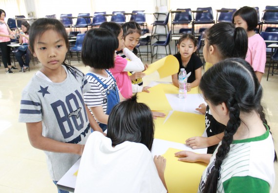 ภาพกิจกรรม คณะวิทยาศาสตร์และเทคโนโลยี จัดกิจกรรมค่ายวิทยาศาสตร์โรงเรียนอนุบาลกำแพงเพชร
