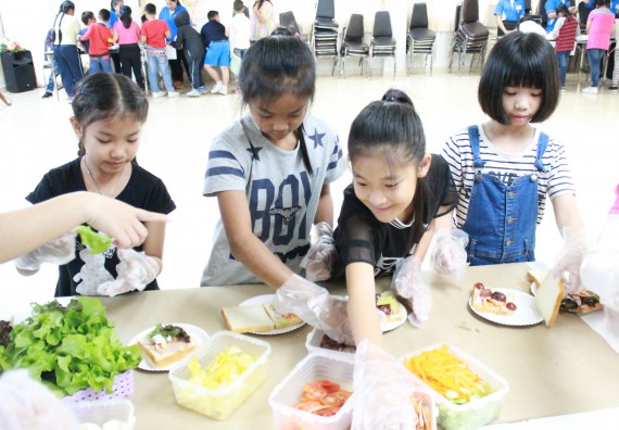 ภาพกิจกรรม คณะวิทยาศาสตร์และเทคโนโลยี จัดกิจกรรมค่ายวิทยาศาสตร์โรงเรียนอนุบาลกำแพงเพชร