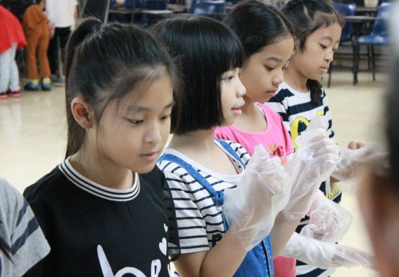 ภาพกิจกรรม คณะวิทยาศาสตร์และเทคโนโลยี จัดกิจกรรมค่ายวิทยาศาสตร์โรงเรียนอนุบาลกำแพงเพชร