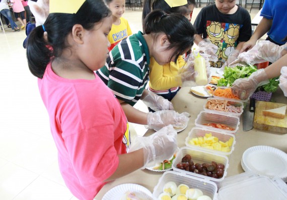 ภาพกิจกรรม คณะวิทยาศาสตร์และเทคโนโลยี จัดกิจกรรมค่ายวิทยาศาสตร์โรงเรียนอนุบาลกำแพงเพชร