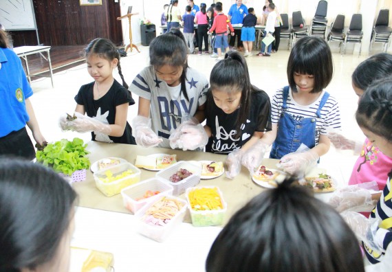 ภาพกิจกรรม คณะวิทยาศาสตร์และเทคโนโลยี จัดกิจกรรมค่ายวิทยาศาสตร์โรงเรียนอนุบาลกำแพงเพชร