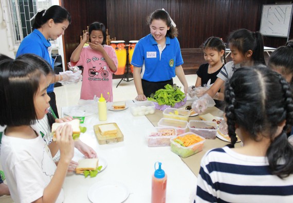 ภาพกิจกรรม คณะวิทยาศาสตร์และเทคโนโลยี จัดกิจกรรมค่ายวิทยาศาสตร์โรงเรียนอนุบาลกำแพงเพชร