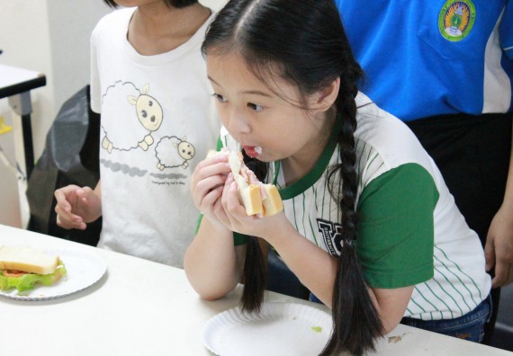 ภาพกิจกรรม คณะวิทยาศาสตร์และเทคโนโลยี จัดกิจกรรมค่ายวิทยาศาสตร์โรงเรียนอนุบาลกำแพงเพชร