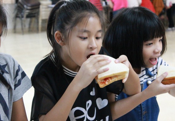 ภาพกิจกรรม คณะวิทยาศาสตร์และเทคโนโลยี จัดกิจกรรมค่ายวิทยาศาสตร์โรงเรียนอนุบาลกำแพงเพชร