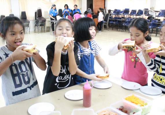 ภาพกิจกรรม คณะวิทยาศาสตร์และเทคโนโลยี จัดกิจกรรมค่ายวิทยาศาสตร์โรงเรียนอนุบาลกำแพงเพชร