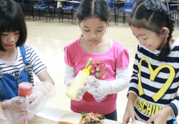 ภาพกิจกรรม คณะวิทยาศาสตร์และเทคโนโลยี จัดกิจกรรมค่ายวิทยาศาสตร์โรงเรียนอนุบาลกำแพงเพชร