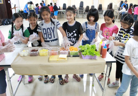 ภาพกิจกรรม คณะวิทยาศาสตร์และเทคโนโลยี จัดกิจกรรมค่ายวิทยาศาสตร์โรงเรียนอนุบาลกำแพงเพชร