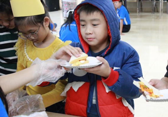ภาพกิจกรรม คณะวิทยาศาสตร์และเทคโนโลยี จัดกิจกรรมค่ายวิทยาศาสตร์โรงเรียนอนุบาลกำแพงเพชร