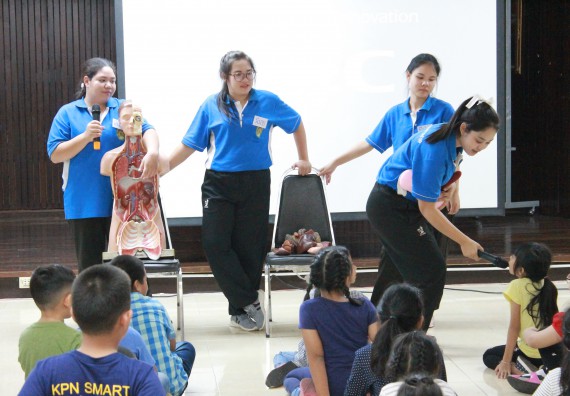 ภาพกิจกรรม คณะวิทยาศาสตร์และเทคโนโลยี จัดกิจกรรมค่ายวิทยาศาสตร์โรงเรียนอนุบาลกำแพงเพชร