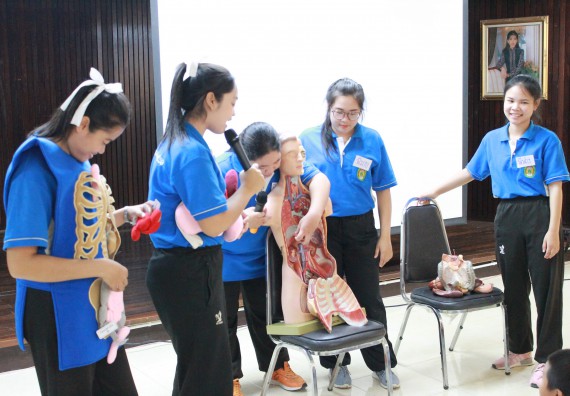 ภาพกิจกรรม คณะวิทยาศาสตร์และเทคโนโลยี จัดกิจกรรมค่ายวิทยาศาสตร์โรงเรียนอนุบาลกำแพงเพชร