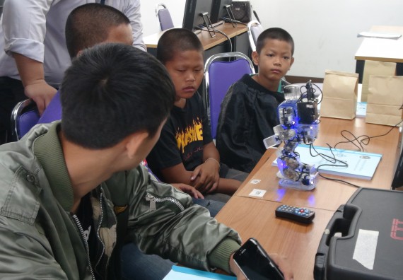 ภาพกิจกรรม โปรแกรมวิชาวิทยาการคอมพิวเตอร์ จัดโครงการสัมมนาทางด้านคอมพิวเตอร์และเทคโนโลยีสารสนเทศ เรื่อง เทคโนโลยีนวัตกรรมหุ่นยนต์สำหรับนักศึกษาเพื่อความพร้อมก้าวสู่ศตวรรษที่ 21