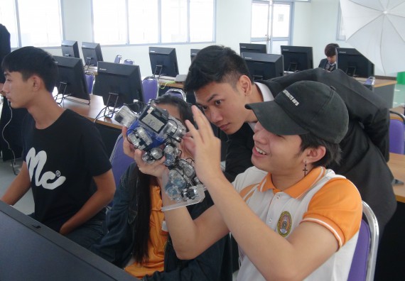 ภาพกิจกรรม โปรแกรมวิชาวิทยาการคอมพิวเตอร์ จัดโครงการสัมมนาทางด้านคอมพิวเตอร์และเทคโนโลยีสารสนเทศ เรื่อง เทคโนโลยีนวัตกรรมหุ่นยนต์สำหรับนักศึกษาเพื่อความพร้อมก้าวสู่ศตวรรษที่ 21