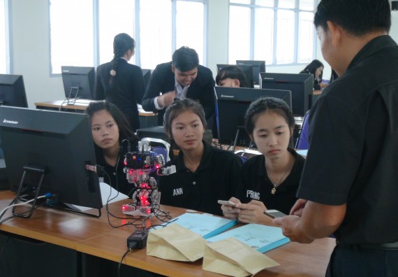 ภาพกิจกรรม โปรแกรมวิชาวิทยาการคอมพิวเตอร์ จัดโครงการสัมมนาทางด้านคอมพิวเตอร์และเทคโนโลยีสารสนเทศ เรื่อง เทคโนโลยีนวัตกรรมหุ่นยนต์สำหรับนักศึกษาเพื่อความพร้อมก้าวสู่ศตวรรษที่ 21