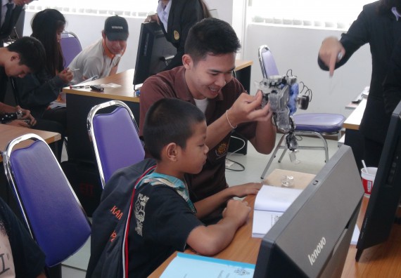 ภาพกิจกรรม โปรแกรมวิชาวิทยาการคอมพิวเตอร์ จัดโครงการสัมมนาทางด้านคอมพิวเตอร์และเทคโนโลยีสารสนเทศ เรื่อง เทคโนโลยีนวัตกรรมหุ่นยนต์สำหรับนักศึกษาเพื่อความพร้อมก้าวสู่ศตวรรษที่ 21