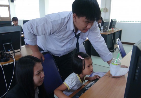 ภาพกิจกรรม โปรแกรมวิชาวิทยาการคอมพิวเตอร์ จัดโครงการสัมมนาทางด้านคอมพิวเตอร์และเทคโนโลยีสารสนเทศ เรื่อง เทคโนโลยีนวัตกรรมหุ่นยนต์สำหรับนักศึกษาเพื่อความพร้อมก้าวสู่ศตวรรษที่ 21