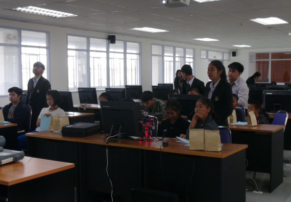 ภาพกิจกรรม โปรแกรมวิชาวิทยาการคอมพิวเตอร์ จัดโครงการสัมมนาทางด้านคอมพิวเตอร์และเทคโนโลยีสารสนเทศ เรื่อง เทคโนโลยีนวัตกรรมหุ่นยนต์สำหรับนักศึกษาเพื่อความพร้อมก้าวสู่ศตวรรษที่ 21