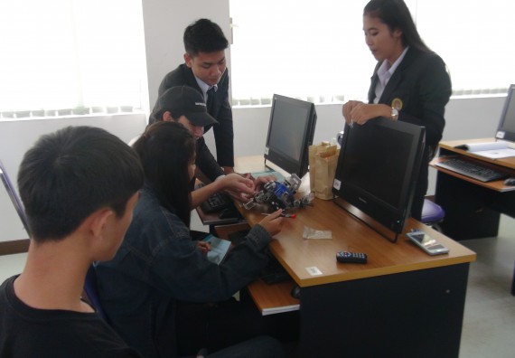 ภาพกิจกรรม โปรแกรมวิชาวิทยาการคอมพิวเตอร์ จัดโครงการสัมมนาทางด้านคอมพิวเตอร์และเทคโนโลยีสารสนเทศ เรื่อง เทคโนโลยีนวัตกรรมหุ่นยนต์สำหรับนักศึกษาเพื่อความพร้อมก้าวสู่ศตวรรษที่ 21