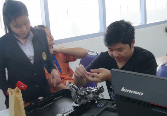 ภาพกิจกรรม โปรแกรมวิชาวิทยาการคอมพิวเตอร์ จัดโครงการสัมมนาทางด้านคอมพิวเตอร์และเทคโนโลยีสารสนเทศ เรื่อง เทคโนโลยีนวัตกรรมหุ่นยนต์สำหรับนักศึกษาเพื่อความพร้อมก้าวสู่ศตวรรษที่ 21