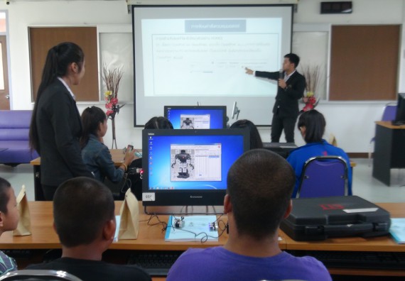 ภาพกิจกรรม โปรแกรมวิชาวิทยาการคอมพิวเตอร์ จัดโครงการสัมมนาทางด้านคอมพิวเตอร์และเทคโนโลยีสารสนเทศ เรื่อง เทคโนโลยีนวัตกรรมหุ่นยนต์สำหรับนักศึกษาเพื่อความพร้อมก้าวสู่ศตวรรษที่ 21