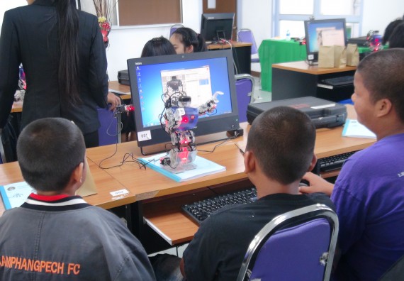 ภาพกิจกรรม โปรแกรมวิชาวิทยาการคอมพิวเตอร์ จัดโครงการสัมมนาทางด้านคอมพิวเตอร์และเทคโนโลยีสารสนเทศ เรื่อง เทคโนโลยีนวัตกรรมหุ่นยนต์สำหรับนักศึกษาเพื่อความพร้อมก้าวสู่ศตวรรษที่ 21