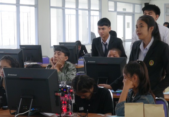 ภาพกิจกรรม โปรแกรมวิชาวิทยาการคอมพิวเตอร์ จัดโครงการสัมมนาทางด้านคอมพิวเตอร์และเทคโนโลยีสารสนเทศ เรื่อง เทคโนโลยีนวัตกรรมหุ่นยนต์สำหรับนักศึกษาเพื่อความพร้อมก้าวสู่ศตวรรษที่ 21