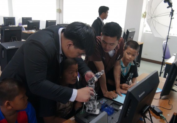 ภาพกิจกรรม โปรแกรมวิชาวิทยาการคอมพิวเตอร์ จัดโครงการสัมมนาทางด้านคอมพิวเตอร์และเทคโนโลยีสารสนเทศ เรื่อง เทคโนโลยีนวัตกรรมหุ่นยนต์สำหรับนักศึกษาเพื่อความพร้อมก้าวสู่ศตวรรษที่ 21