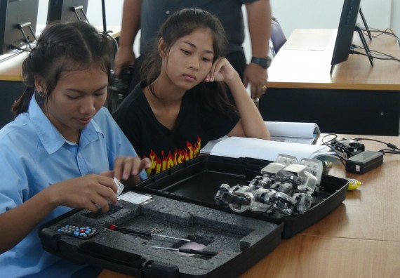 ภาพกิจกรรม โปรแกรมวิชาวิทยาการคอมพิวเตอร์ จัดโครงการสัมมนาทางด้านคอมพิวเตอร์และเทคโนโลยีสารสนเทศ เรื่อง เทคโนโลยีนวัตกรรมหุ่นยนต์สำหรับนักศึกษาเพื่อความพร้อมก้าวสู่ศตวรรษที่ 21