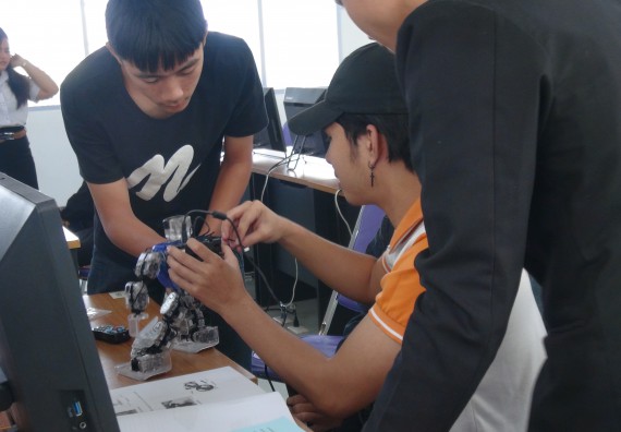 ภาพกิจกรรม โปรแกรมวิชาวิทยาการคอมพิวเตอร์ จัดโครงการสัมมนาทางด้านคอมพิวเตอร์และเทคโนโลยีสารสนเทศ เรื่อง เทคโนโลยีนวัตกรรมหุ่นยนต์สำหรับนักศึกษาเพื่อความพร้อมก้าวสู่ศตวรรษที่ 21