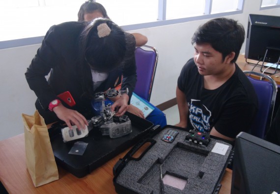 ภาพกิจกรรม โปรแกรมวิชาวิทยาการคอมพิวเตอร์ จัดโครงการสัมมนาทางด้านคอมพิวเตอร์และเทคโนโลยีสารสนเทศ เรื่อง เทคโนโลยีนวัตกรรมหุ่นยนต์สำหรับนักศึกษาเพื่อความพร้อมก้าวสู่ศตวรรษที่ 21