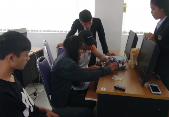 ภาพกิจกรรม โปรแกรมวิชาวิทยาการคอมพิวเตอร์ จัดโครงการสัมมนาทางด้านคอมพิวเตอร์และเทคโนโลยีสารสนเทศ เรื่อง เทคโนโลยีนวัตกรรมหุ่นยนต์สำหรับนักศึกษาเพื่อความพร้อมก้าวสู่ศตวรรษที่ 21