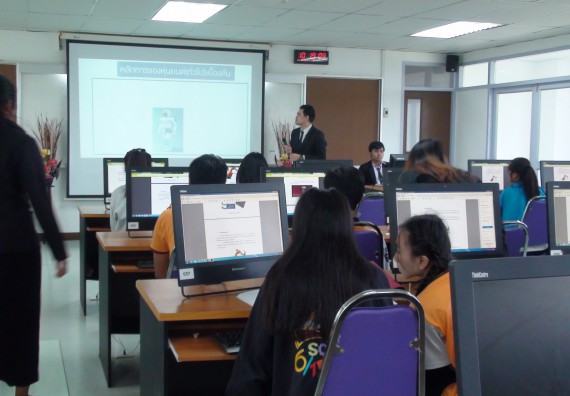 ภาพกิจกรรม โปรแกรมวิชาวิทยาการคอมพิวเตอร์ จัดโครงการสัมมนาทางด้านคอมพิวเตอร์และเทคโนโลยีสารสนเทศ เรื่อง เทคโนโลยีนวัตกรรมหุ่นยนต์สำหรับนักศึกษาเพื่อความพร้อมก้าวสู่ศตวรรษที่ 21