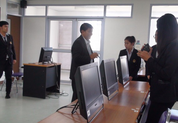 ภาพกิจกรรม โปรแกรมวิชาวิทยาการคอมพิวเตอร์ จัดโครงการสัมมนาทางด้านคอมพิวเตอร์และเทคโนโลยีสารสนเทศ เรื่อง เทคโนโลยีนวัตกรรมหุ่นยนต์สำหรับนักศึกษาเพื่อความพร้อมก้าวสู่ศตวรรษที่ 21