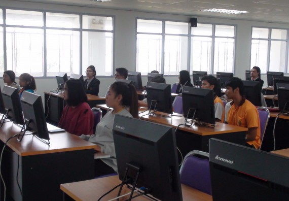 ภาพกิจกรรม โปรแกรมวิชาวิทยาการคอมพิวเตอร์ จัดโครงการสัมมนาทางด้านคอมพิวเตอร์และเทคโนโลยีสารสนเทศ เรื่อง เทคโนโลยีนวัตกรรมหุ่นยนต์สำหรับนักศึกษาเพื่อความพร้อมก้าวสู่ศตวรรษที่ 21