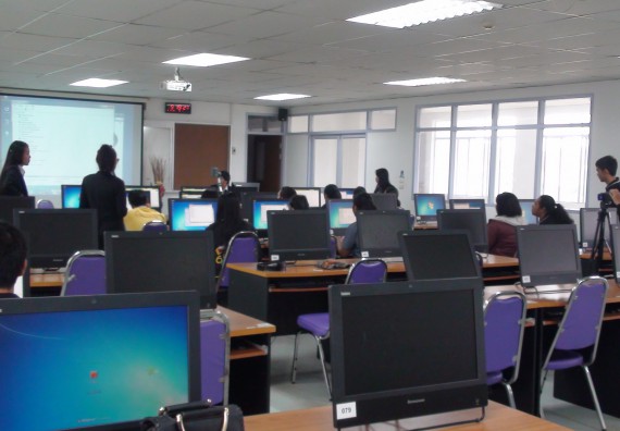 ภาพกิจกรรม โปรแกรมวิชาวิทยาการคอมพิวเตอร์ จัดโครงการสัมมนาทางด้านคอมพิวเตอร์และเทคโนโลยีสารสนเทศ เรื่อง เทคโนโลยีนวัตกรรมหุ่นยนต์สำหรับนักศึกษาเพื่อความพร้อมก้าวสู่ศตวรรษที่ 21