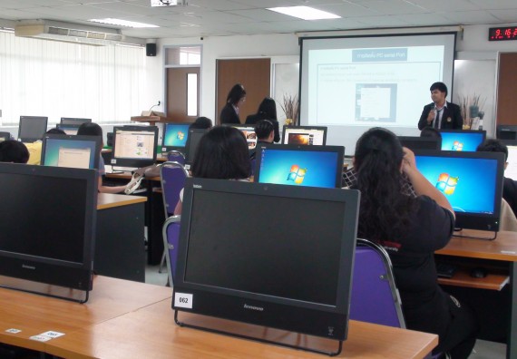 ภาพกิจกรรม โปรแกรมวิชาวิทยาการคอมพิวเตอร์ จัดโครงการสัมมนาทางด้านคอมพิวเตอร์และเทคโนโลยีสารสนเทศ เรื่อง เทคโนโลยีนวัตกรรมหุ่นยนต์สำหรับนักศึกษาเพื่อความพร้อมก้าวสู่ศตวรรษที่ 21