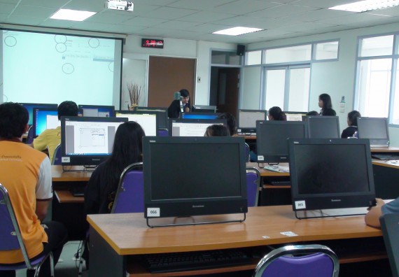 ภาพกิจกรรม โปรแกรมวิชาวิทยาการคอมพิวเตอร์ จัดโครงการสัมมนาทางด้านคอมพิวเตอร์และเทคโนโลยีสารสนเทศ เรื่อง เทคโนโลยีนวัตกรรมหุ่นยนต์สำหรับนักศึกษาเพื่อความพร้อมก้าวสู่ศตวรรษที่ 21