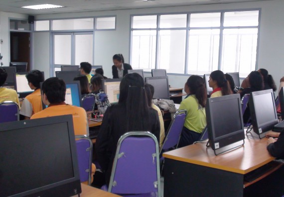 ภาพกิจกรรม โปรแกรมวิชาวิทยาการคอมพิวเตอร์ จัดโครงการสัมมนาทางด้านคอมพิวเตอร์และเทคโนโลยีสารสนเทศ เรื่อง เทคโนโลยีนวัตกรรมหุ่นยนต์สำหรับนักศึกษาเพื่อความพร้อมก้าวสู่ศตวรรษที่ 21