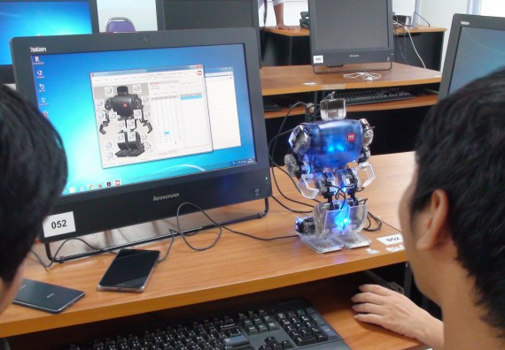 ภาพกิจกรรม โปรแกรมวิชาวิทยาการคอมพิวเตอร์ จัดโครงการสัมมนาทางด้านคอมพิวเตอร์และเทคโนโลยีสารสนเทศ เรื่อง เทคโนโลยีนวัตกรรมหุ่นยนต์สำหรับนักศึกษาเพื่อความพร้อมก้าวสู่ศตวรรษที่ 21