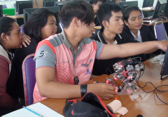 ภาพกิจกรรม โปรแกรมวิชาวิทยาการคอมพิวเตอร์ จัดโครงการสัมมนาทางด้านคอมพิวเตอร์และเทคโนโลยีสารสนเทศ เรื่อง เทคโนโลยีนวัตกรรมหุ่นยนต์สำหรับนักศึกษาเพื่อความพร้อมก้าวสู่ศตวรรษที่ 21